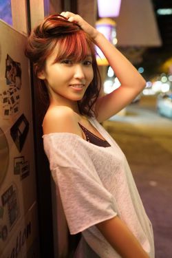 美女大胸被揉舒服gif动态图